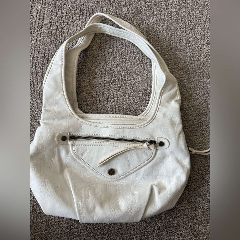 Simply Vera  white hobo style purse with various compartments.